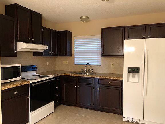 Kitchen - comes with app. 