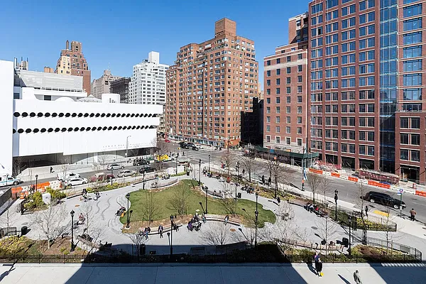 Rented by REAL New York | media 24