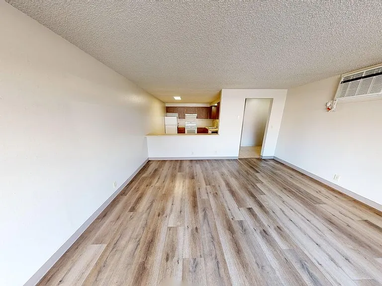 245 W Coe Ave #5 — Photo 3