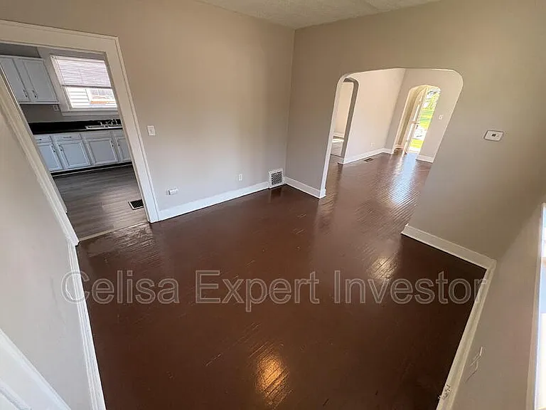 3926 Avondale Dr — Photo 3