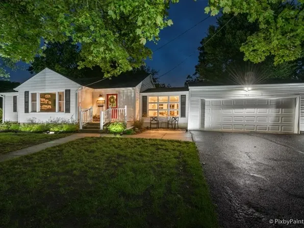 324 W Crystal Lake Ave, Crystal Lake, IL 60014