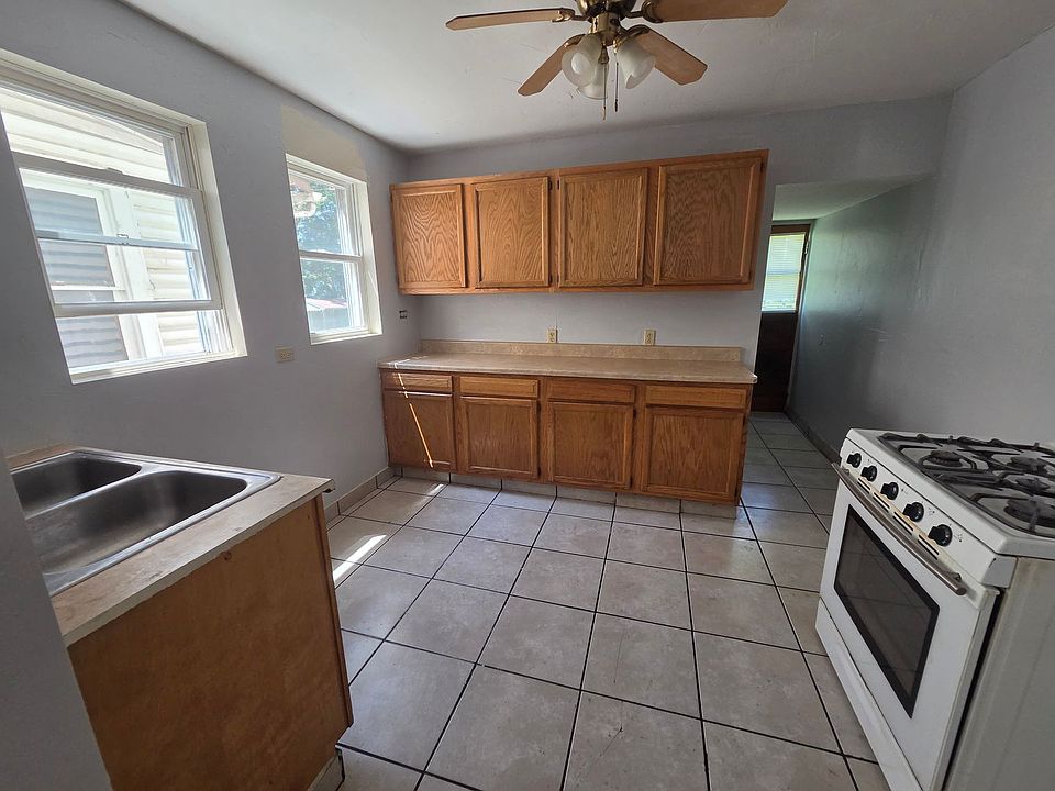 1st image of 1046 E 4th St