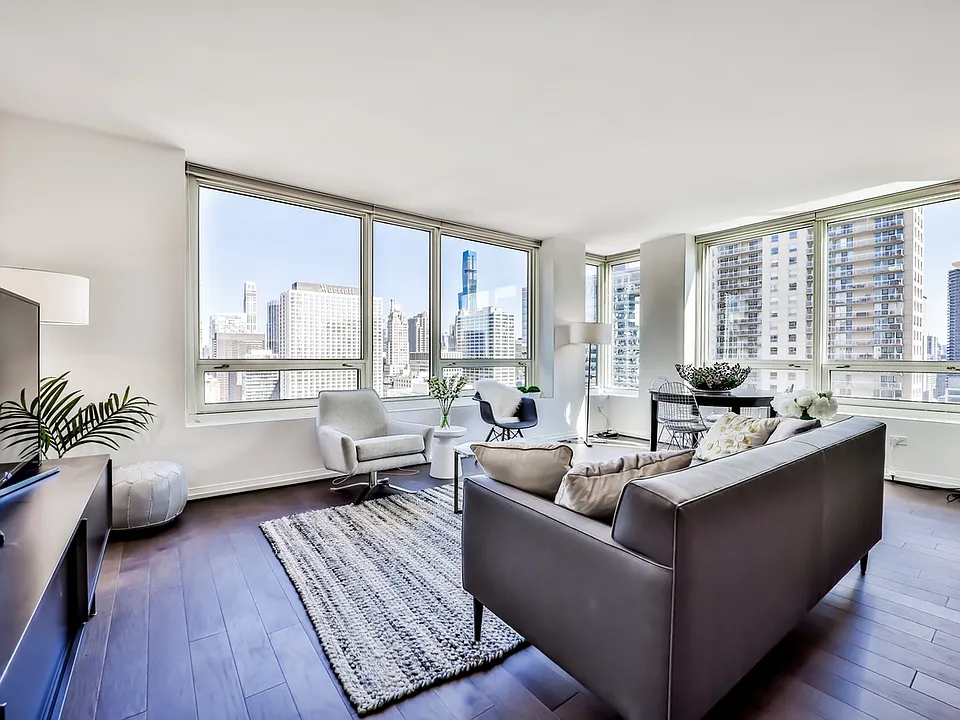 33 W Ontario St #32B