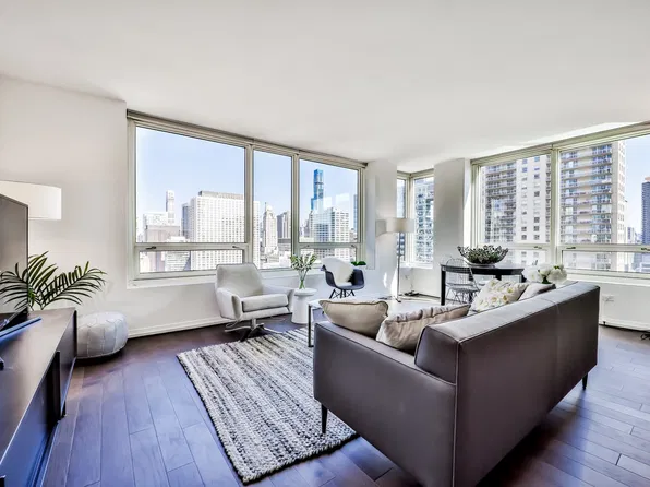 33 W Ontario St APT 32B, Chicago, IL 60654