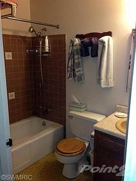 5th image of 1526 Country Club Dr