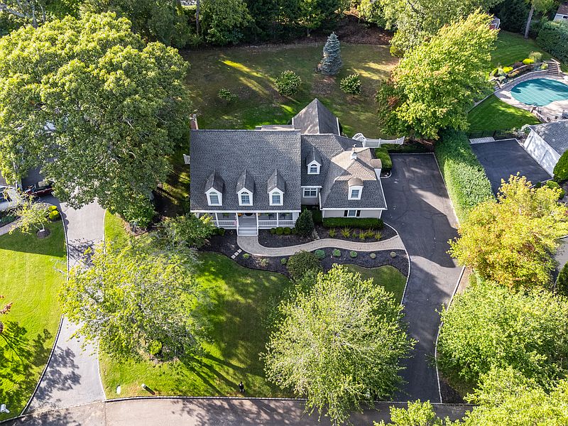 15 Crescent Ct, Wading River, NY 11792 | Out East