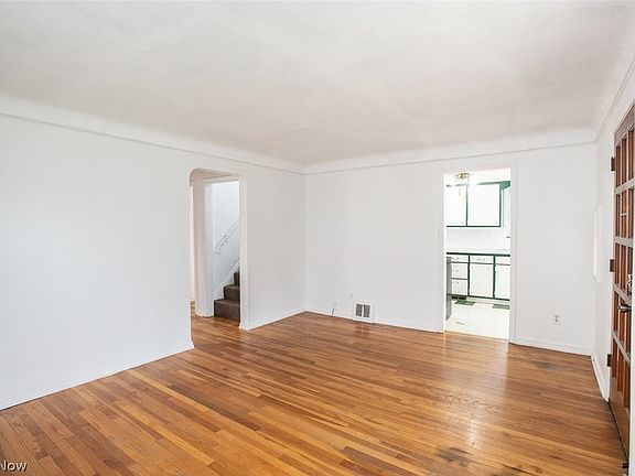 4th image of 391 E 322nd St