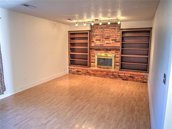 5th image of 512 S Bouziden Dr
