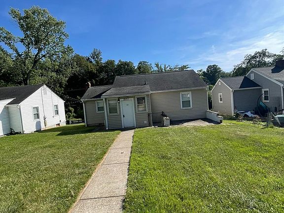 4th image of 207 College Dr