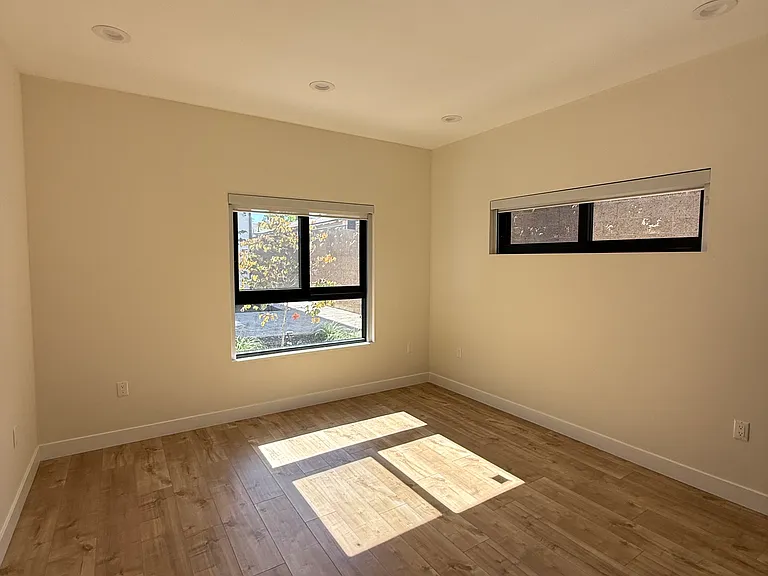 2215 N Naomi St #101 — Photo 11