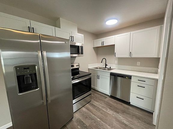 3rd image of 205 S Elizabeth Rd
