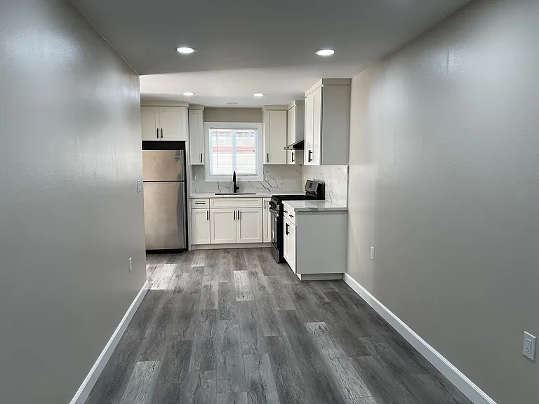 7820 1/2 Farmland Ave — Photo 5