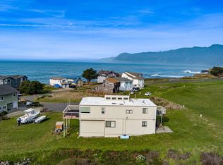 16 Sail Ct, Whitethorn, CA 95589