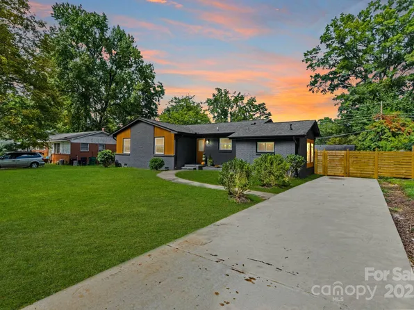 3747 Stonehaven Dr, Charlotte, NC 28215