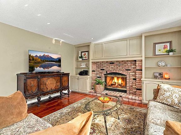 5th image of 21 N Mount Robson Close SE
