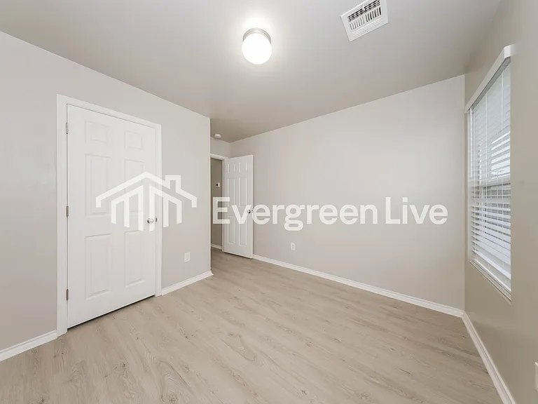 9601 Evie Dr — Photo 12