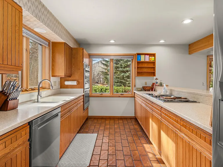 28 Larkspur Ln — Photo 17