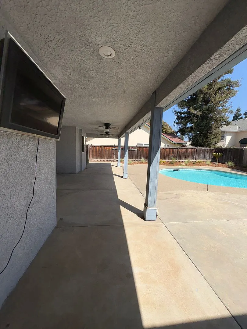 4 Bedroom Home in Clovis! Coming Soon! — Photo 2