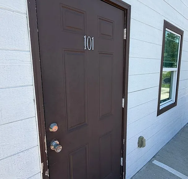 143 Claire Ave N #101 — Photo 2