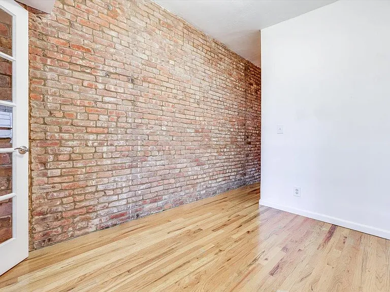 132 Adams St #2 — Photo 4