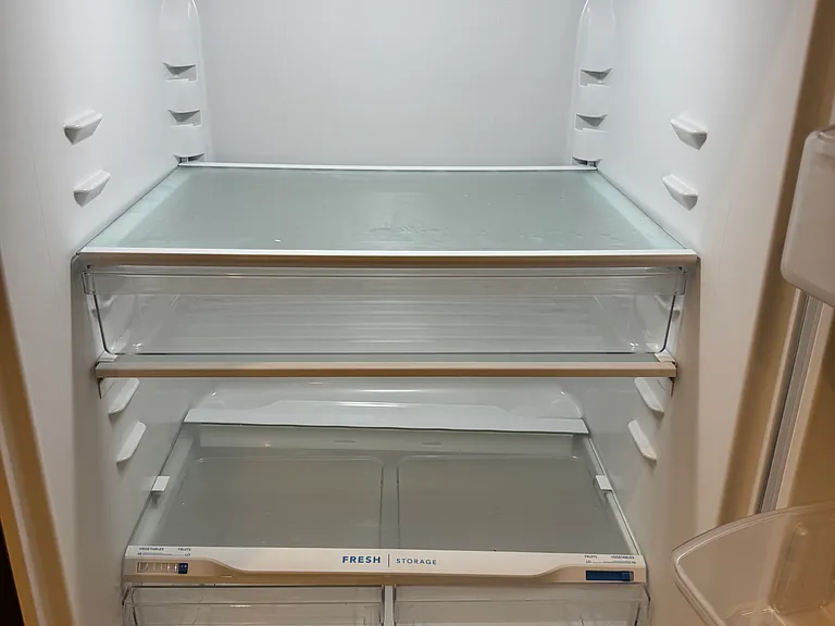 Refrigerator compartment.