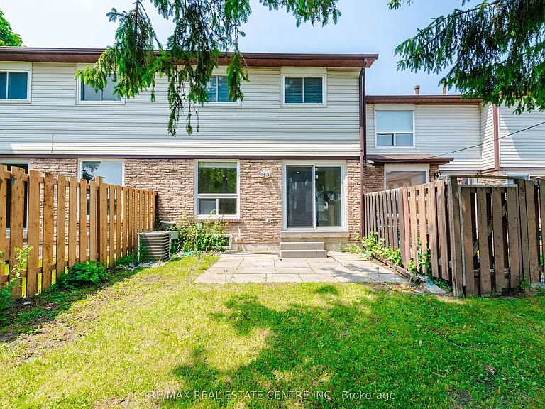 Trowbridge Dr — Photo 32