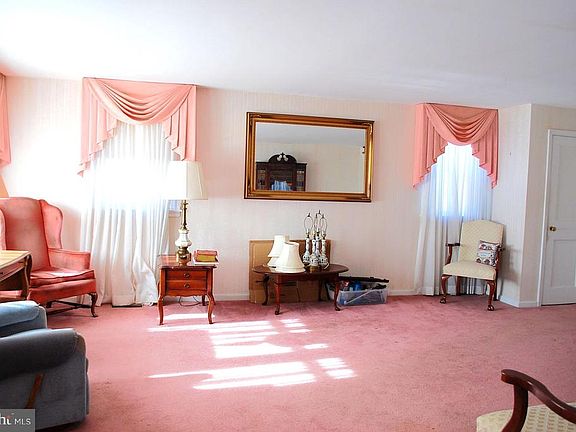 4th image of 2625 Ashwood Dr