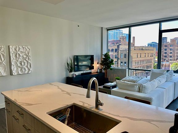 5th image of 660 N Wells St #605