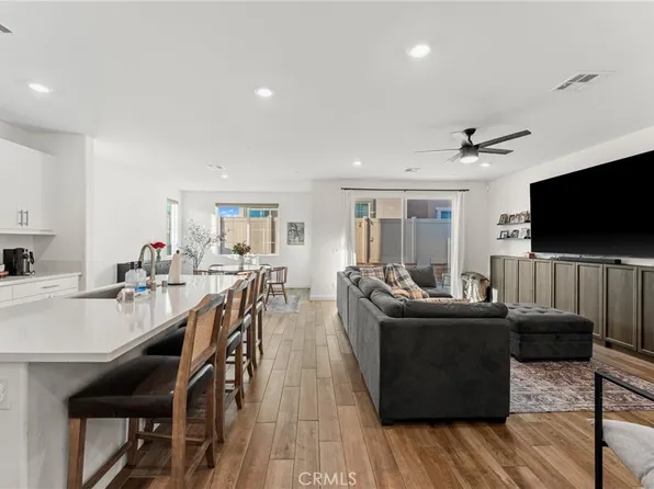 16724 Grapefruit Ln, Fontana, CA 92336