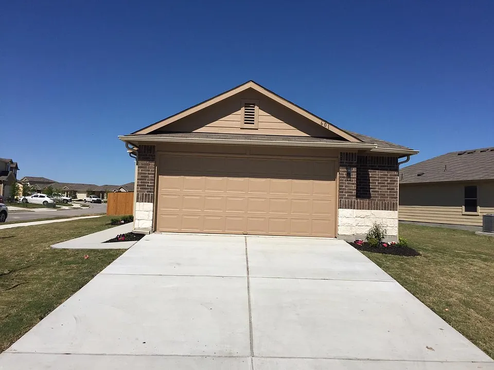 601 Pinnacle Dr