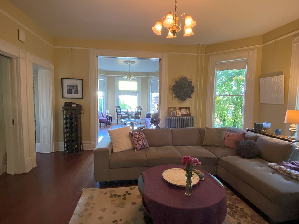 Nice sized living room, with a second behind it. Entertainers delight.