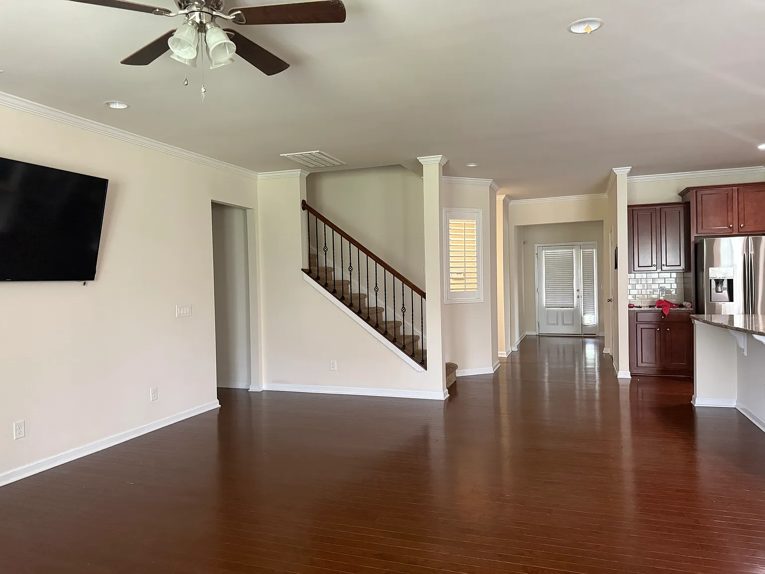 5 bed, 3179 sqft, $3,200 — Photo 2