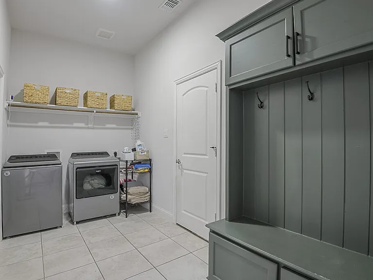 982 E Villas Ct — Photo 10