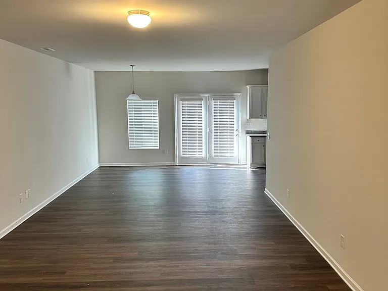 2805 Plantation Way — Photo 2