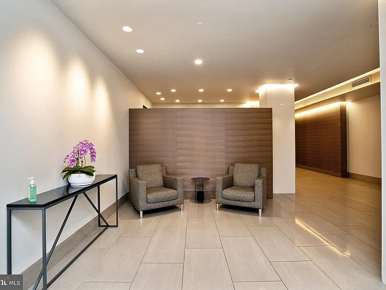 2020 Walnut St #12F — Photo 18
