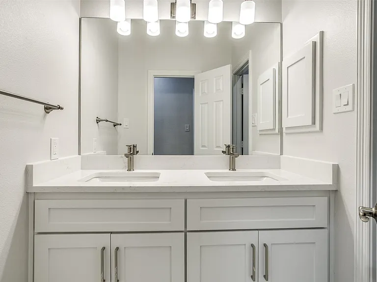 1270 Lakeway Dr — Photo 20