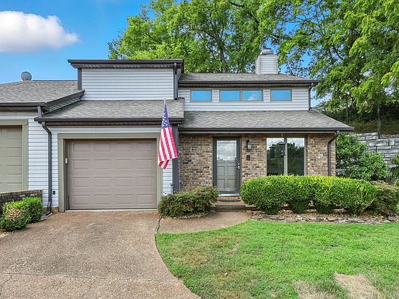 3rd image of 419 Country Club Ct