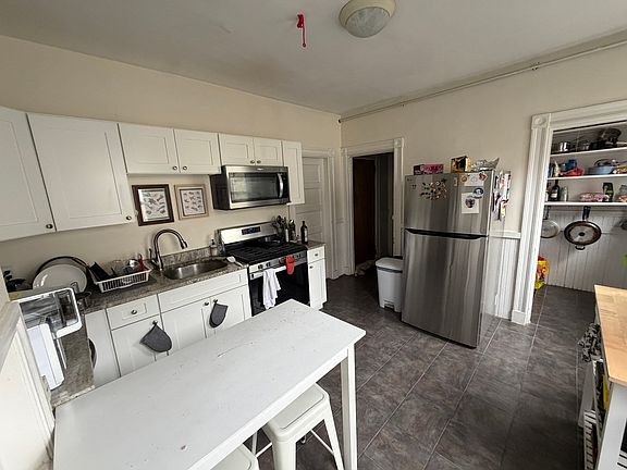 3rd image of 42 Calvin St