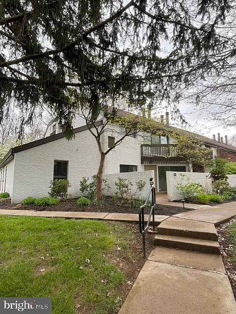 1st image of 803 Stratford Dr #9
