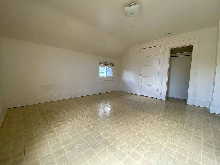 611 1/2 N Sprague St #611-1/2 — Photo 5