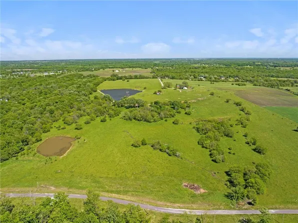 15015 S Hutt Rd, Pleasant Hill, MO 64080