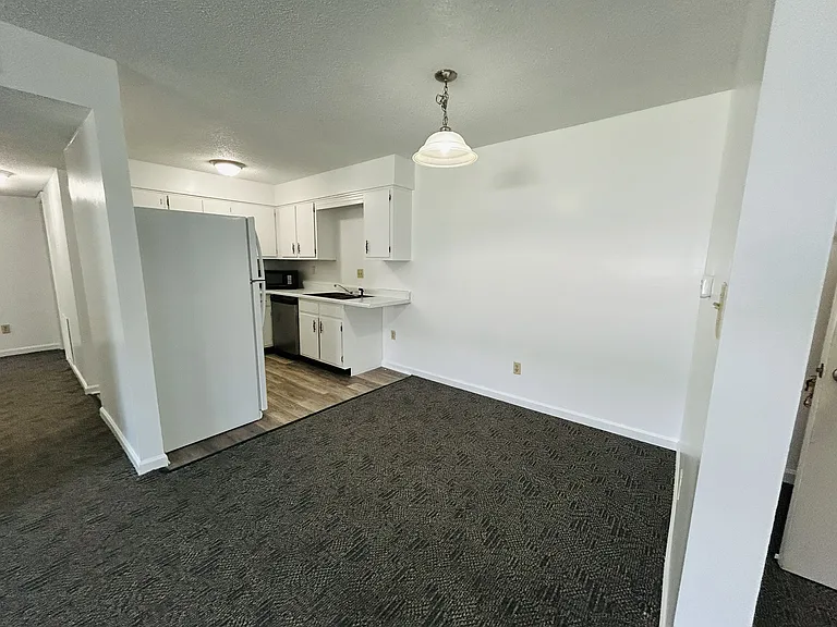 100 Walnut Tree Dr #B — Photo 1