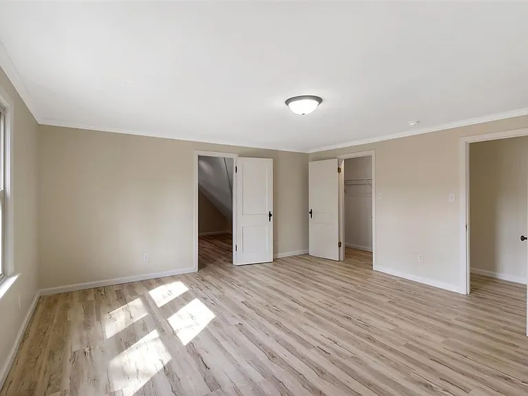713 W Green St — Photo 17