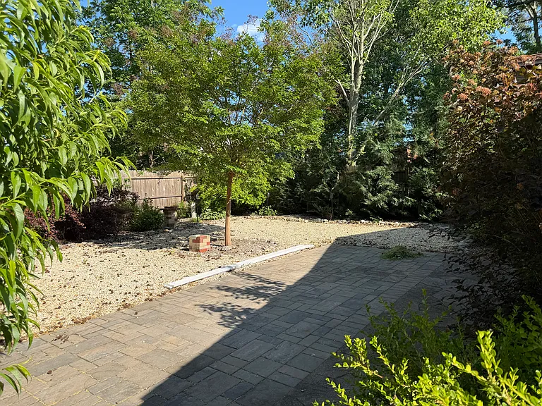 122 Zelus St — Photo 18