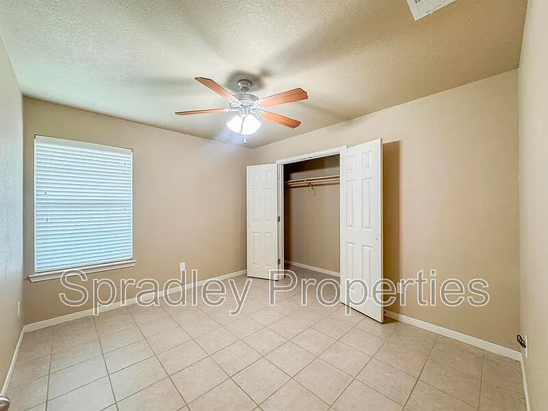 715B E Ridge Blvd — Photo 7