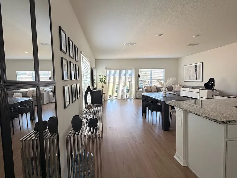 577 Stoney Point Cir — Photo 6