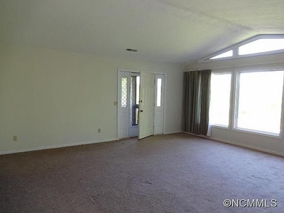 3rd image of 55 Oakwood Dr
