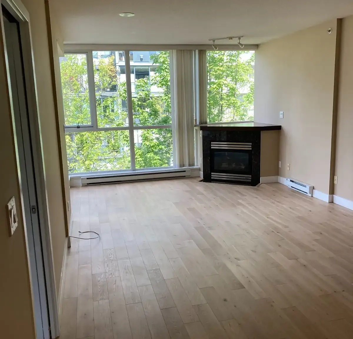 2 bed, 1000 sqft, $4,400 — Photo 4