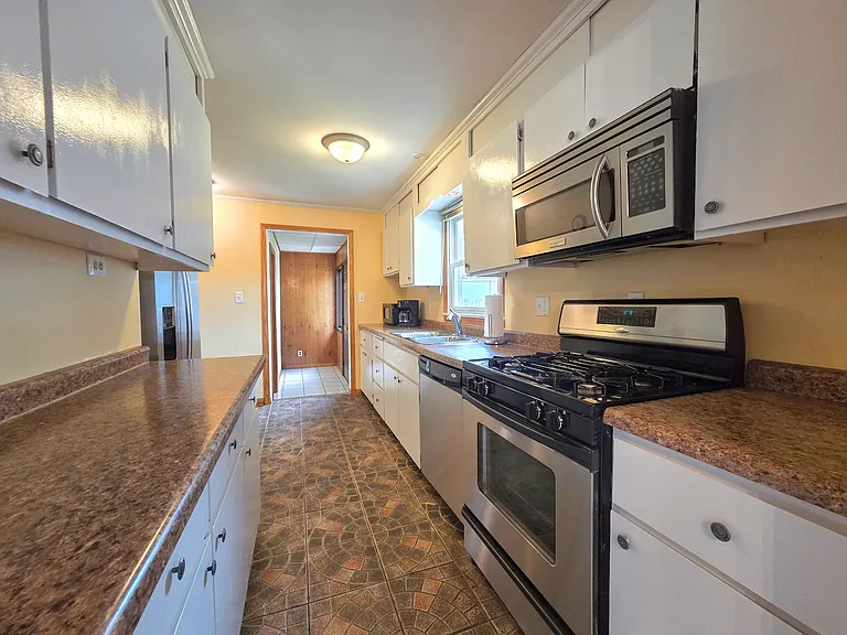 336 E Orchard St — Photo 8