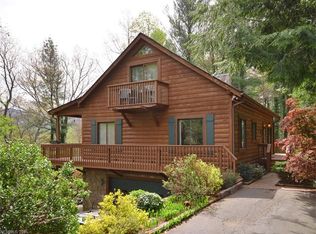 136 Chimney Glen Dr, Hendersonville, NC 28739